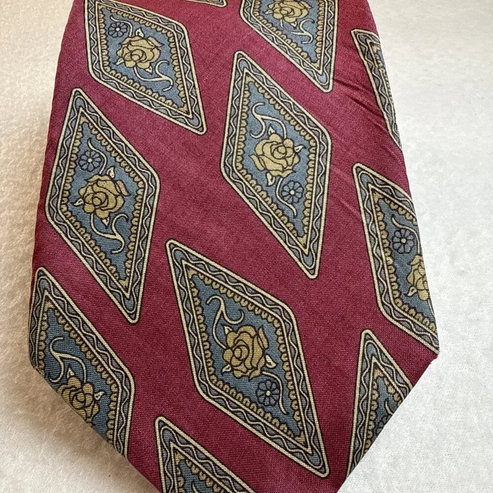 Vintage Bert Pulitzer Neck Tie Burgundy With Roses Pattern 100%‎ Silk 59